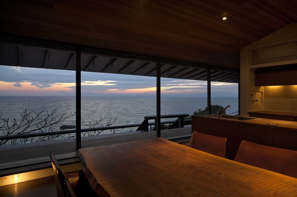 Wind-dyed house / acaa