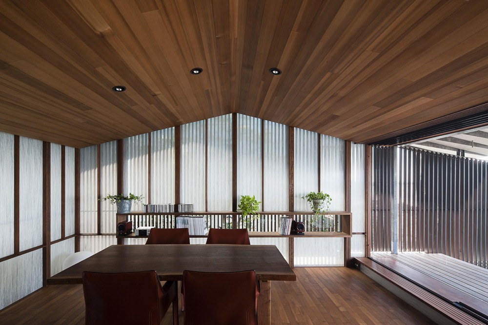 Wind-dyed house / acaa