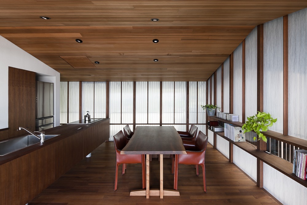 Wind-dyed house / acaa