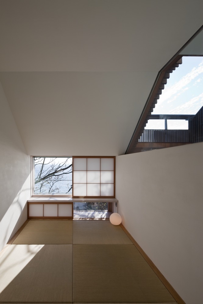 Wind-dyed house / acaa