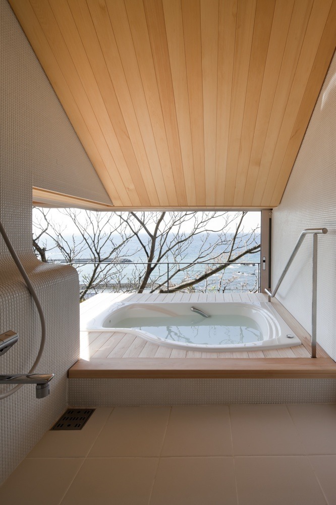 Wind-dyed house / acaa