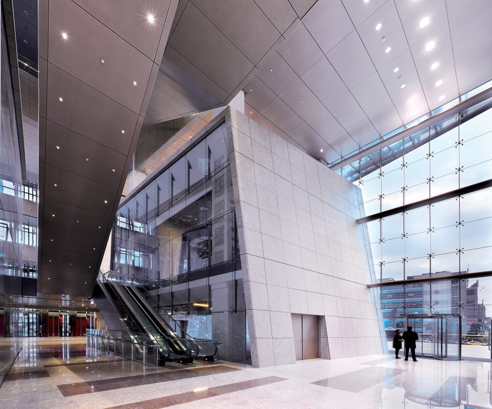 Kelti Center / Artech Architects