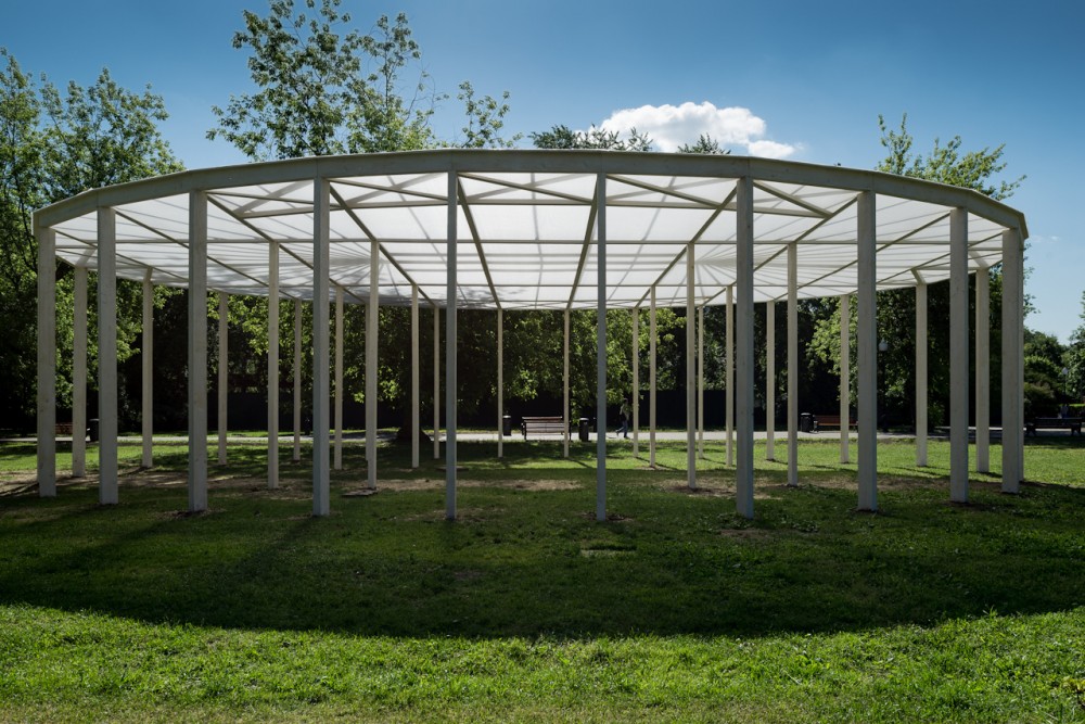 Oval shade in Gorky Park / Bureau Alexander Brodsky