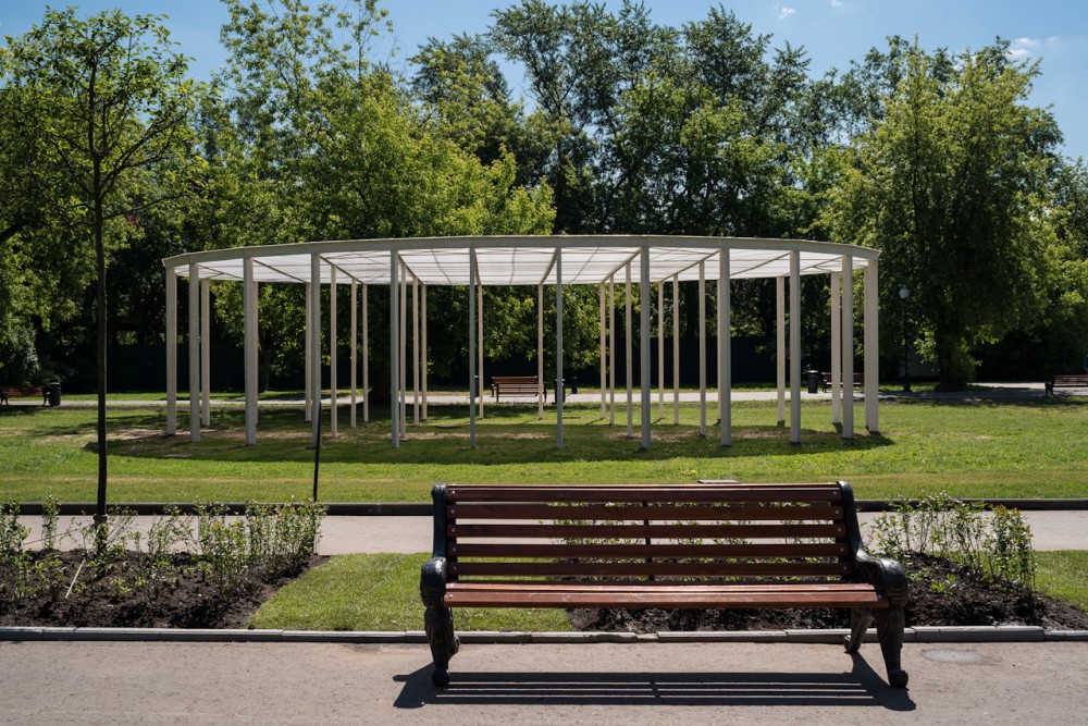 Oval shade in Gorky Park / Bureau Alexander Brodsky