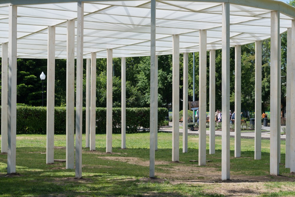 Oval shade in Gorky Park / Bureau Alexander Brodsky
