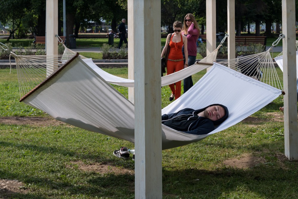 Oval shade in Gorky Park / Bureau Alexander Brodsky