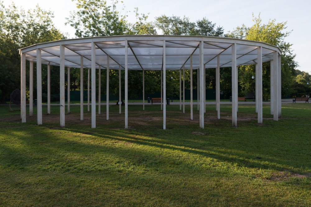 Oval shade in Gorky Park / Bureau Alexander Brodsky