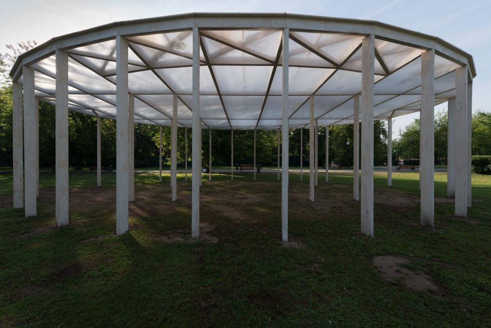 Oval shade in Gorky Park / Bureau Alexander Brodsky
