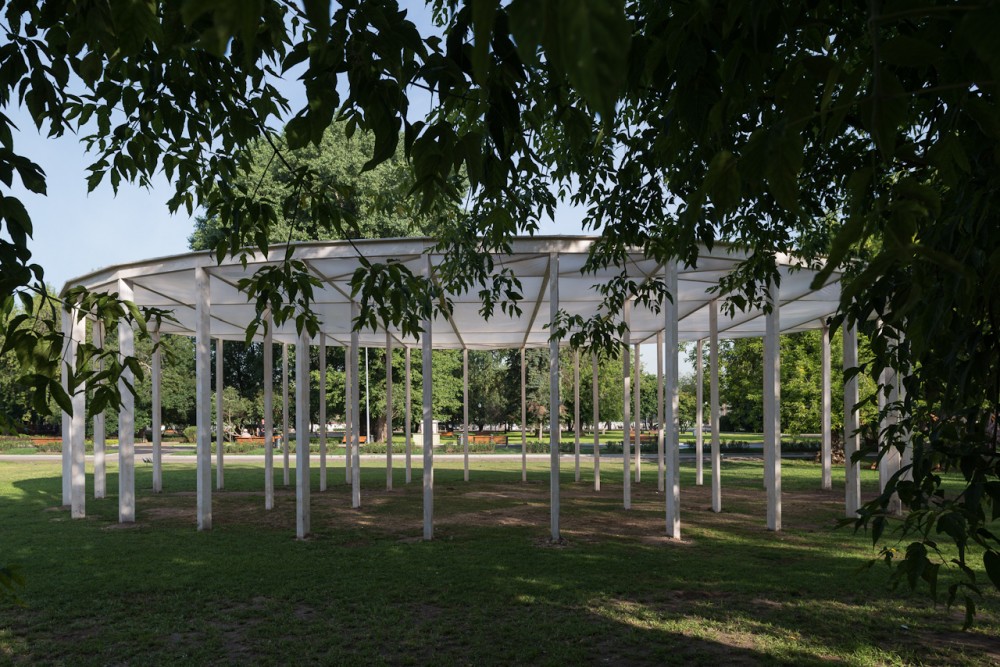 Oval shade in Gorky Park / Bureau Alexander Brodsky