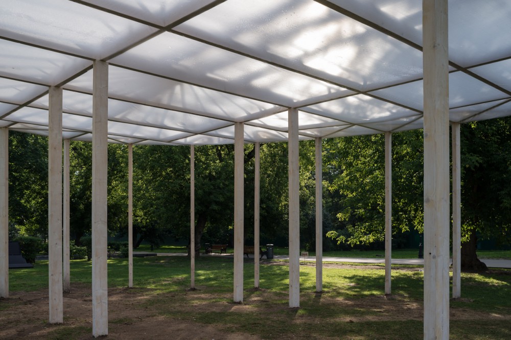 Oval shade in Gorky Park / Bureau Alexander Brodsky