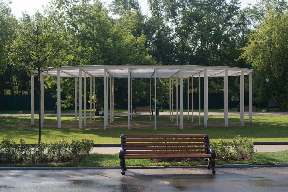 Oval shade in Gorky Park / Bureau Alexander Brodsky
