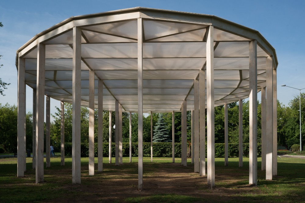 Oval shade in Gorky Park / Bureau Alexander Brodsky
