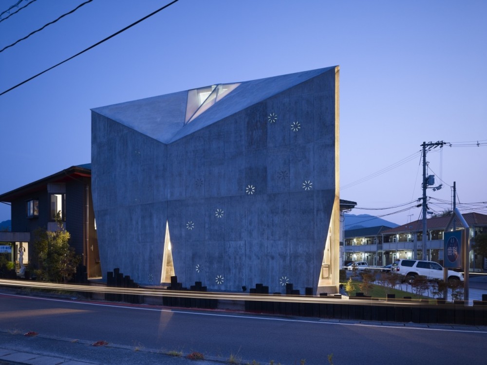 Mecenat Art Museum / naf architect & design