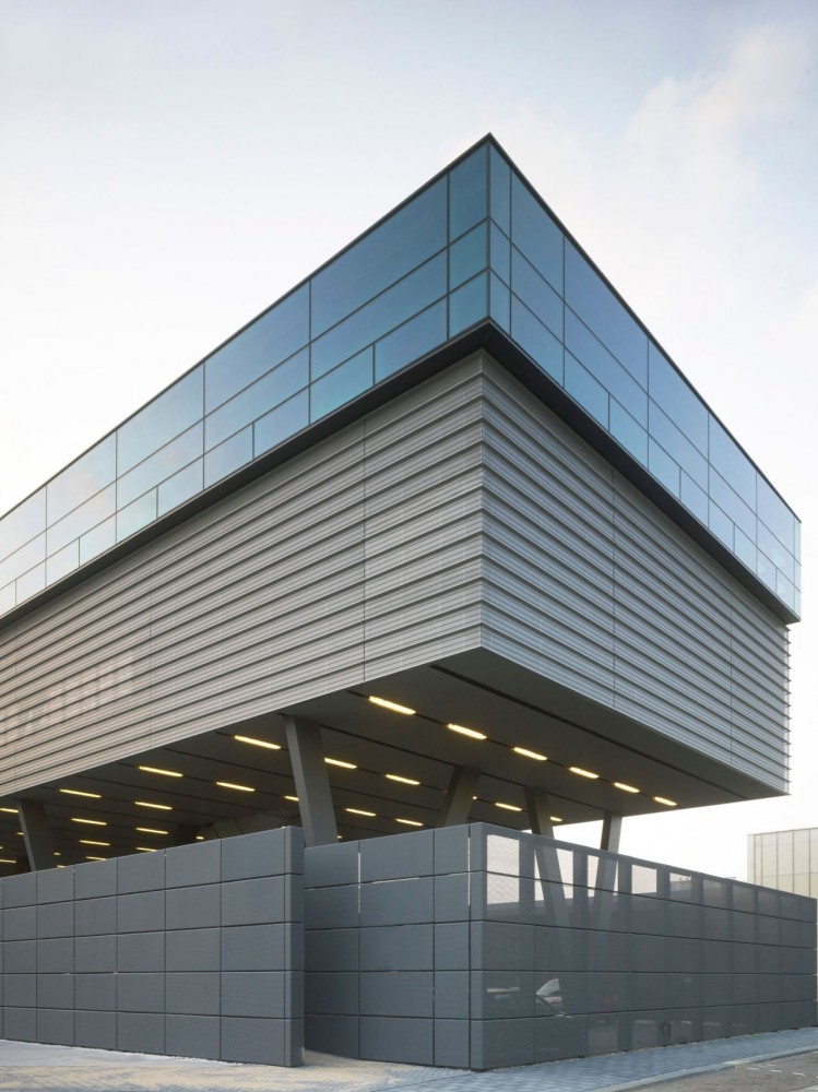 Fire Station Dordrecht / René van Zuuk Architekten