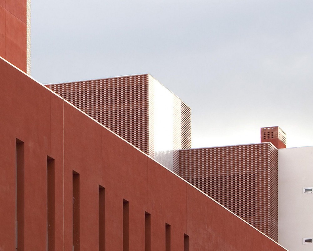 108 Dwellings in Polígono Aeropuerto / Enrique Abascal García