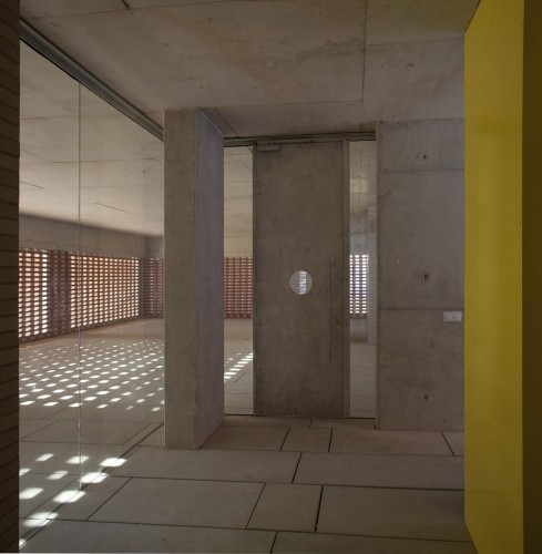 108 Dwellings in Polígono Aeropuerto / Enrique Abascal García