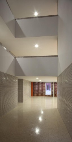 108 Dwellings in Polígono Aeropuerto / Enrique Abascal García