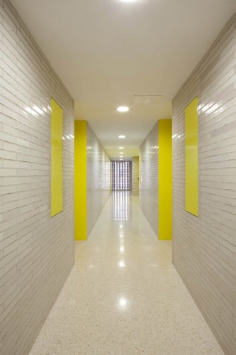 108 Dwellings in Polígono Aeropuerto / Enrique Abascal García