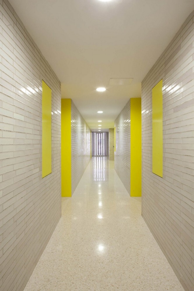 108 Dwellings in Polígono Aeropuerto / Enrique Abascal García