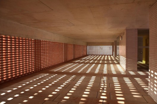 108 Dwellings in Polígono Aeropuerto / Enrique Abascal García