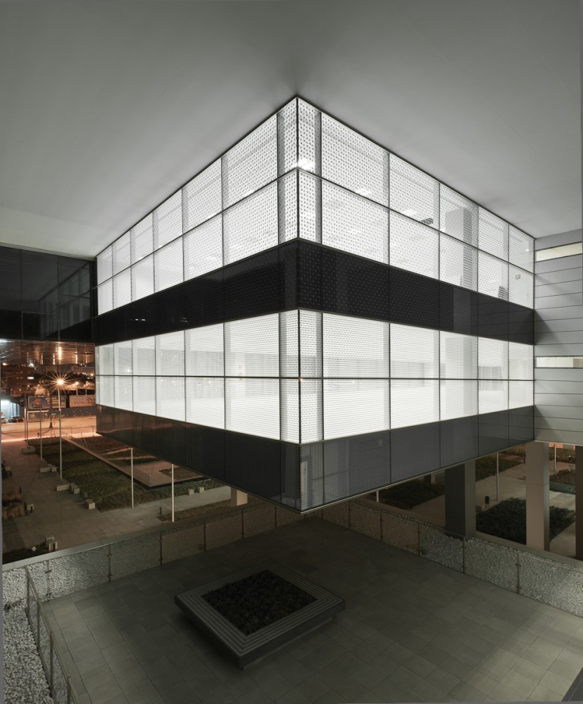 D38 Office / Arata Isozaki