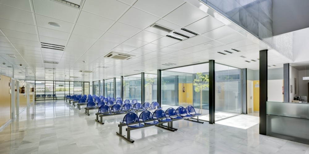 North Mediterranean Health Center / Ferrer Arquitectos