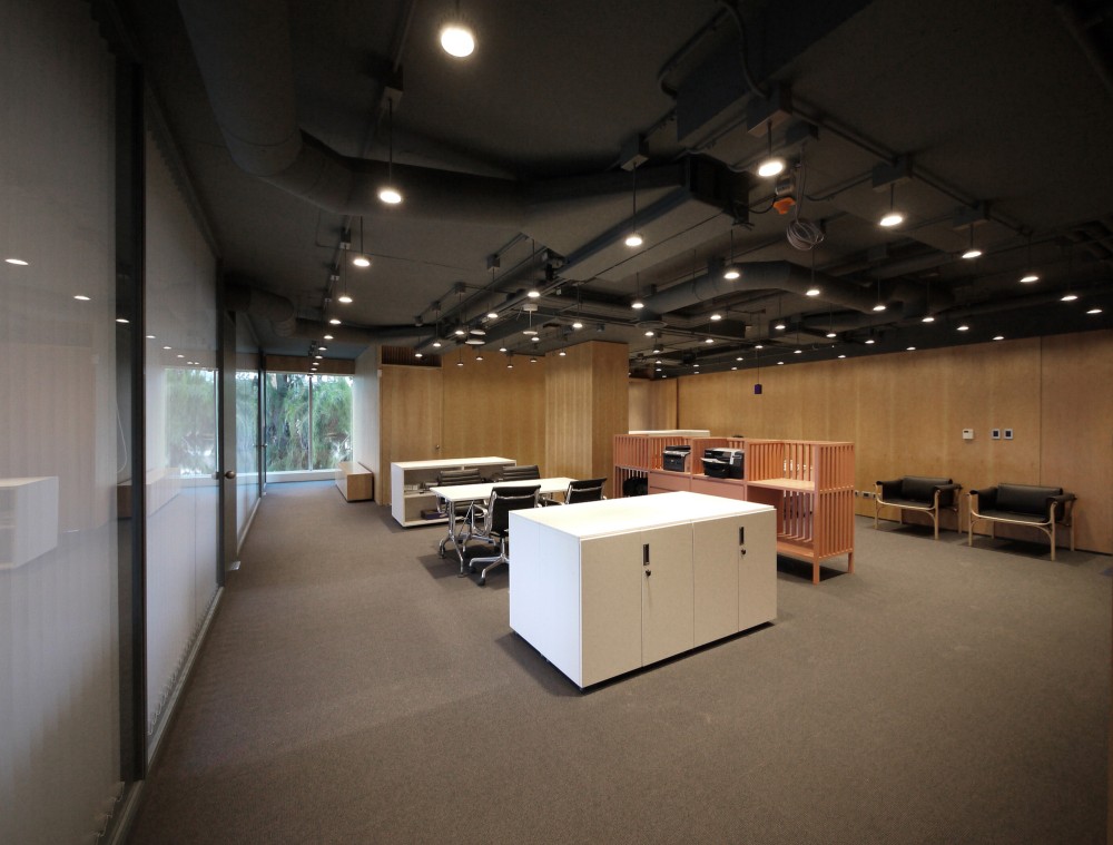 Led-LS Offices / Amunátegui Valdés Architects