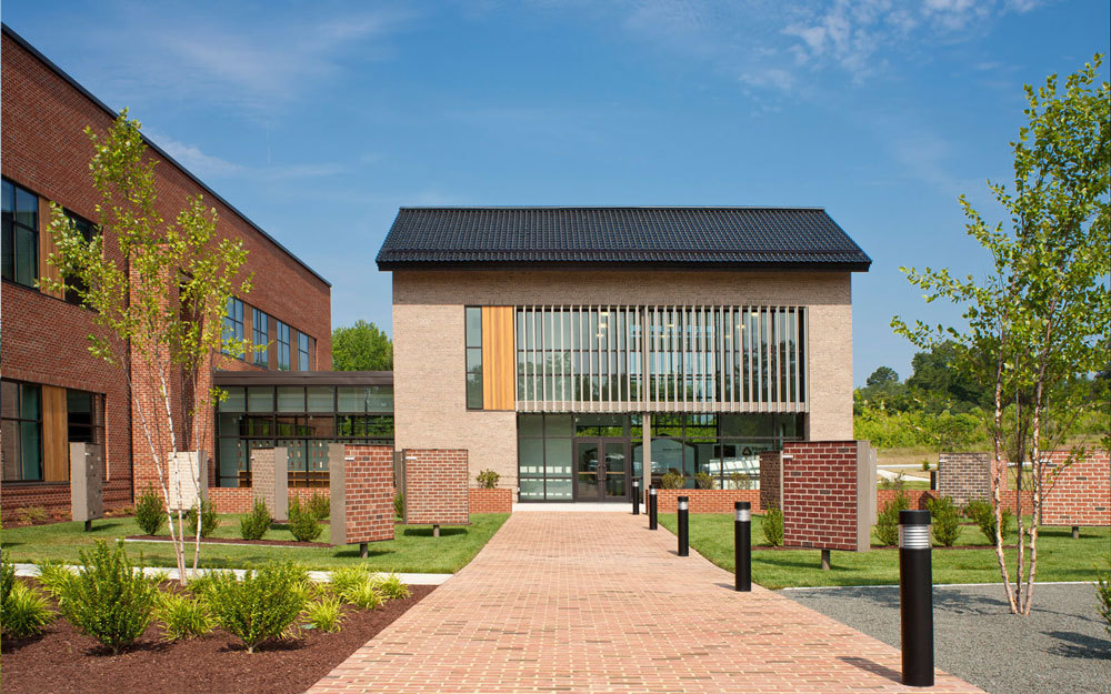 Triangle Brick Headquarters / Pearce Brinkley Cease + Lee