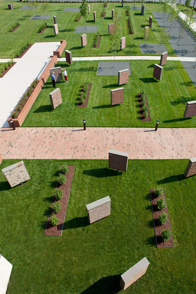 Triangle Brick Headquarters / Pearce Brinkley Cease + Lee
