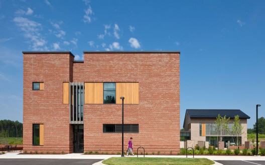 Triangle Brick Headquarters / Pearce Brinkley Cease + Lee