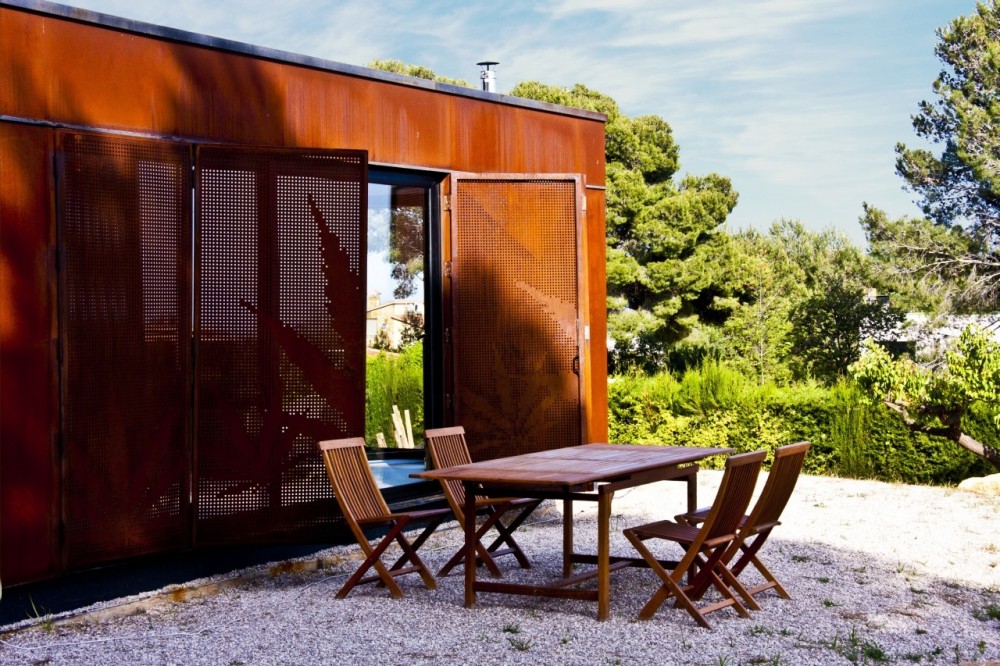 Infiniski Menta House / James & Mau