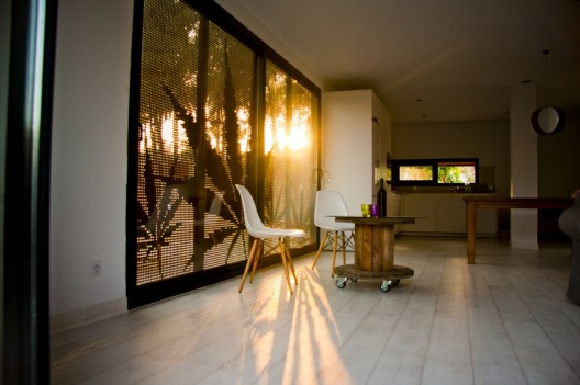 Infiniski Menta House / James & Mau