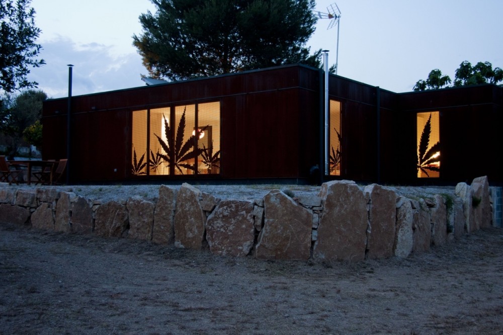 Infiniski Menta House / James & Mau