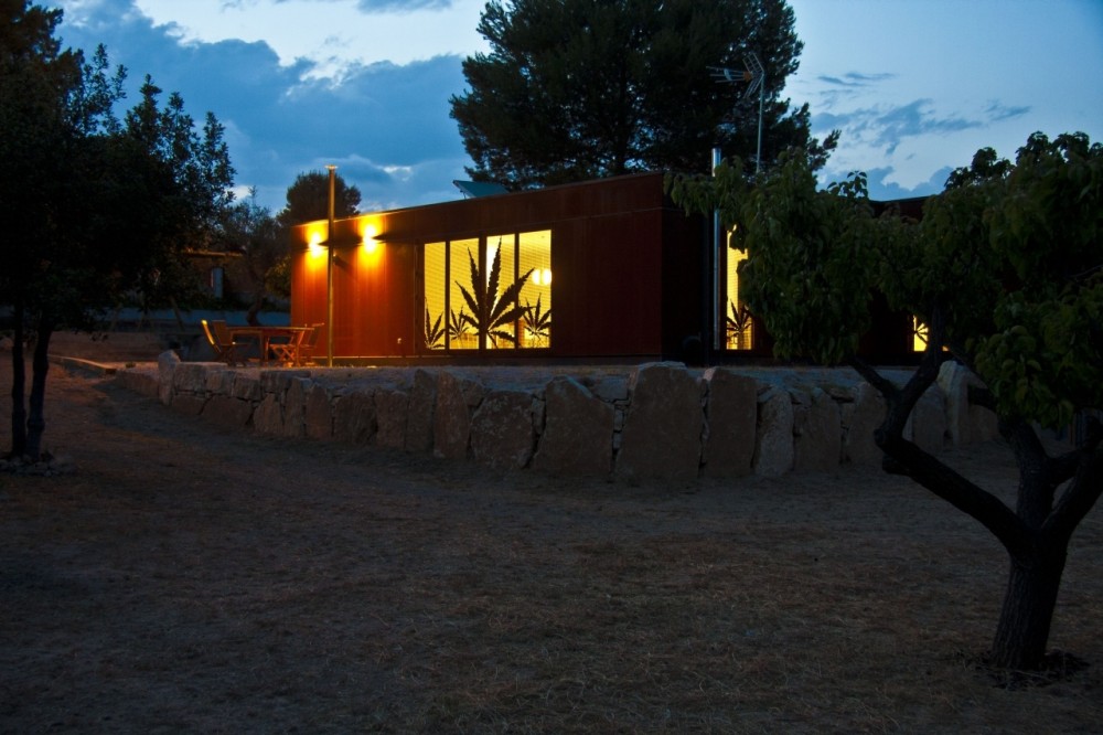 Infiniski Menta House / James & Mau