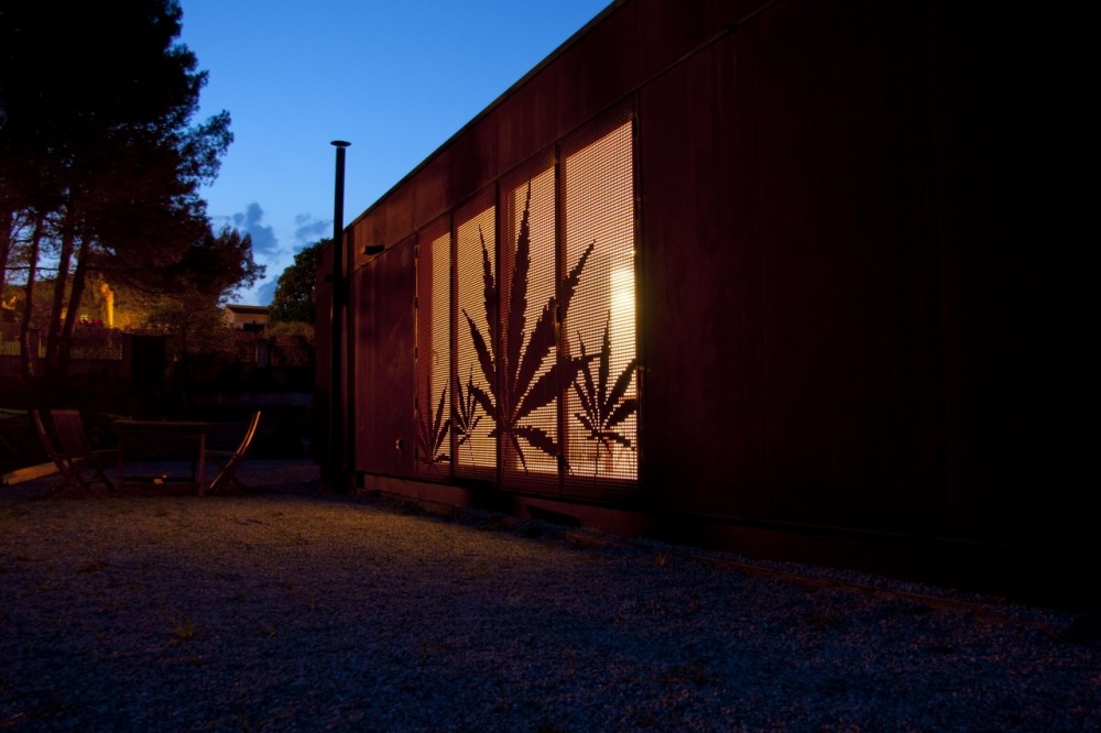 Infiniski Menta House / James & Mau