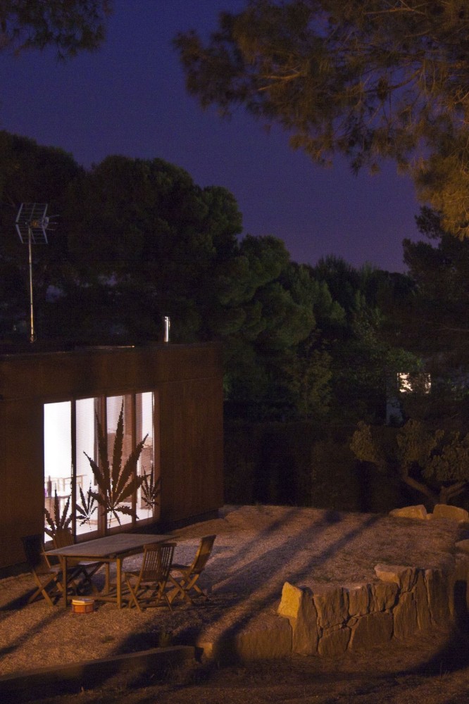 Infiniski Menta House / James & Mau