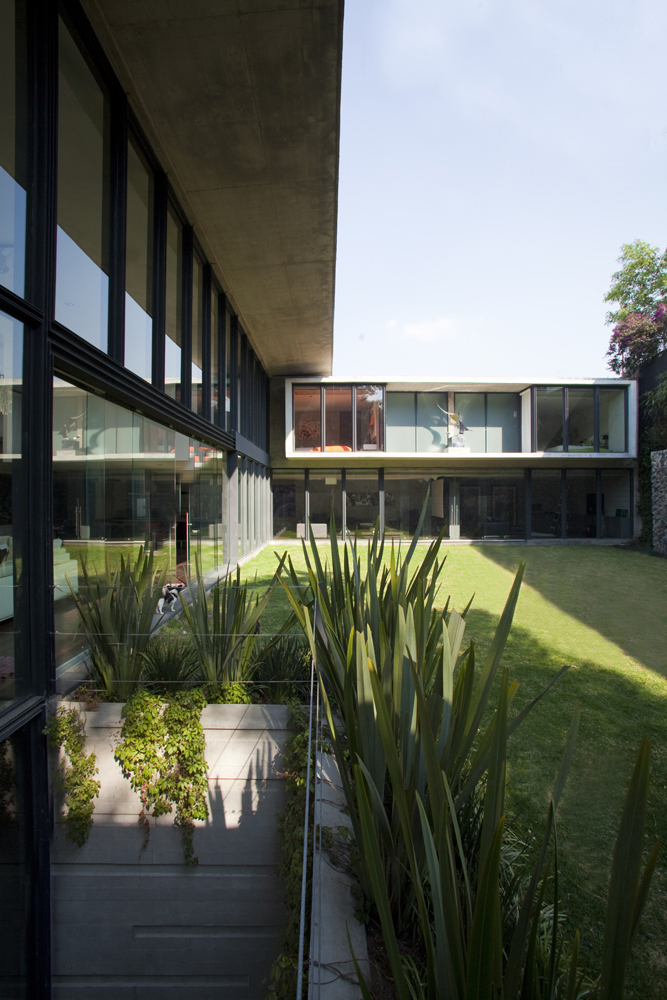 H24 House / R Zero Studio
