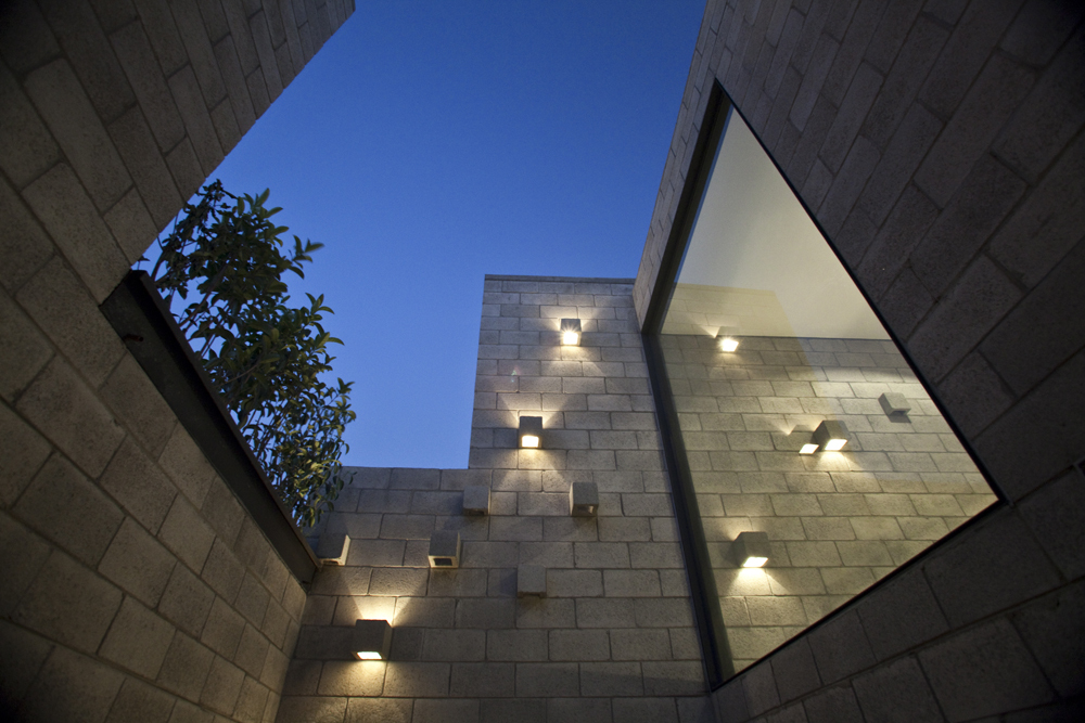 H24 House / R Zero Studio