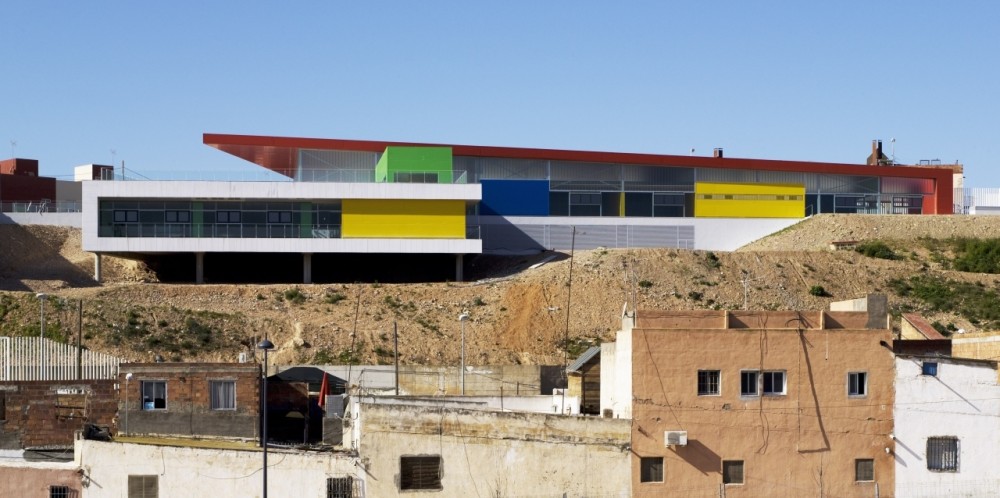 “Los Almendros” Social Center / Ferrer Arquitectos