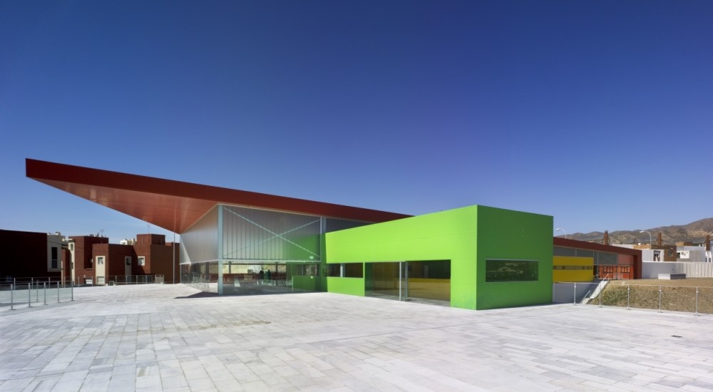 “Los Almendros” Social Center / Ferrer Arquitectos