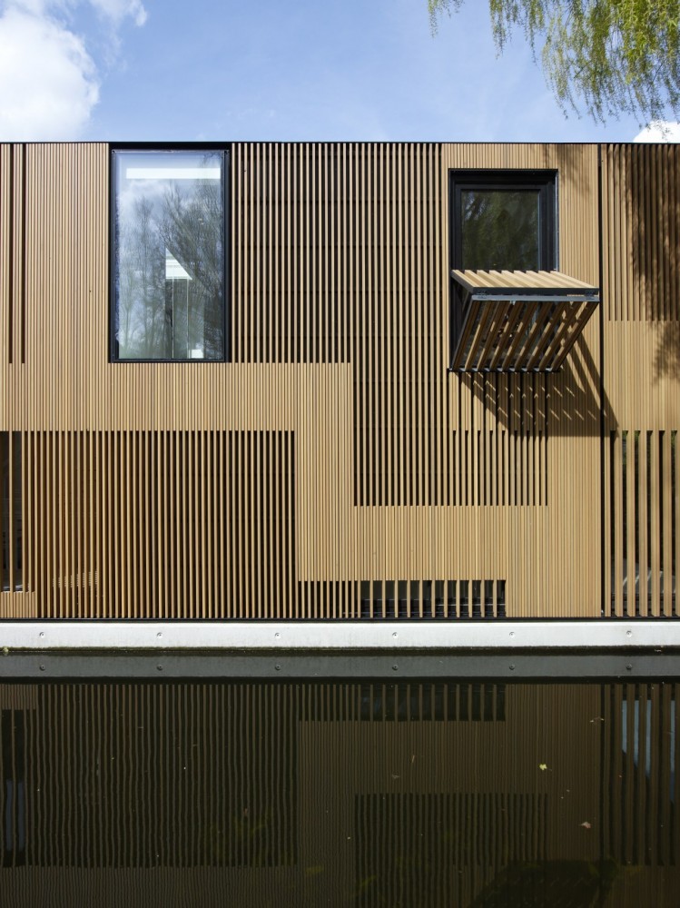 Water Villa / Framework Architects + Studio Prototype