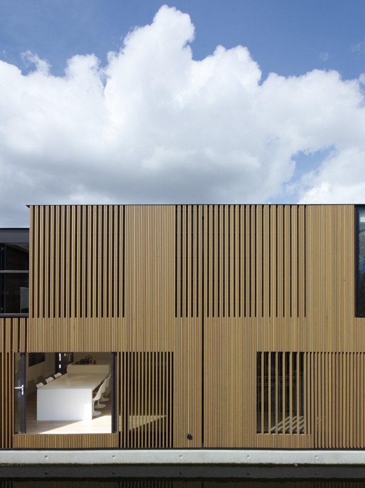 Water Villa / Framework Architects + Studio Prototype