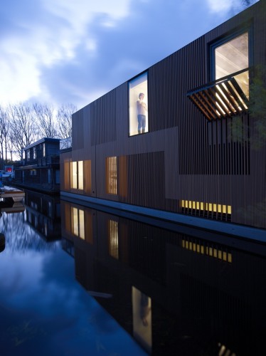 Water Villa / Framework Architects + Studio Prototype