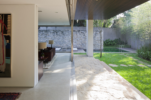 Terra Nova House / Isay Weinfeld