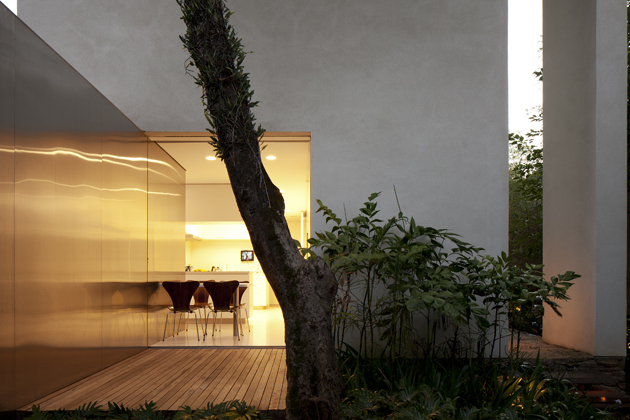 Terra Nova House / Isay Weinfeld