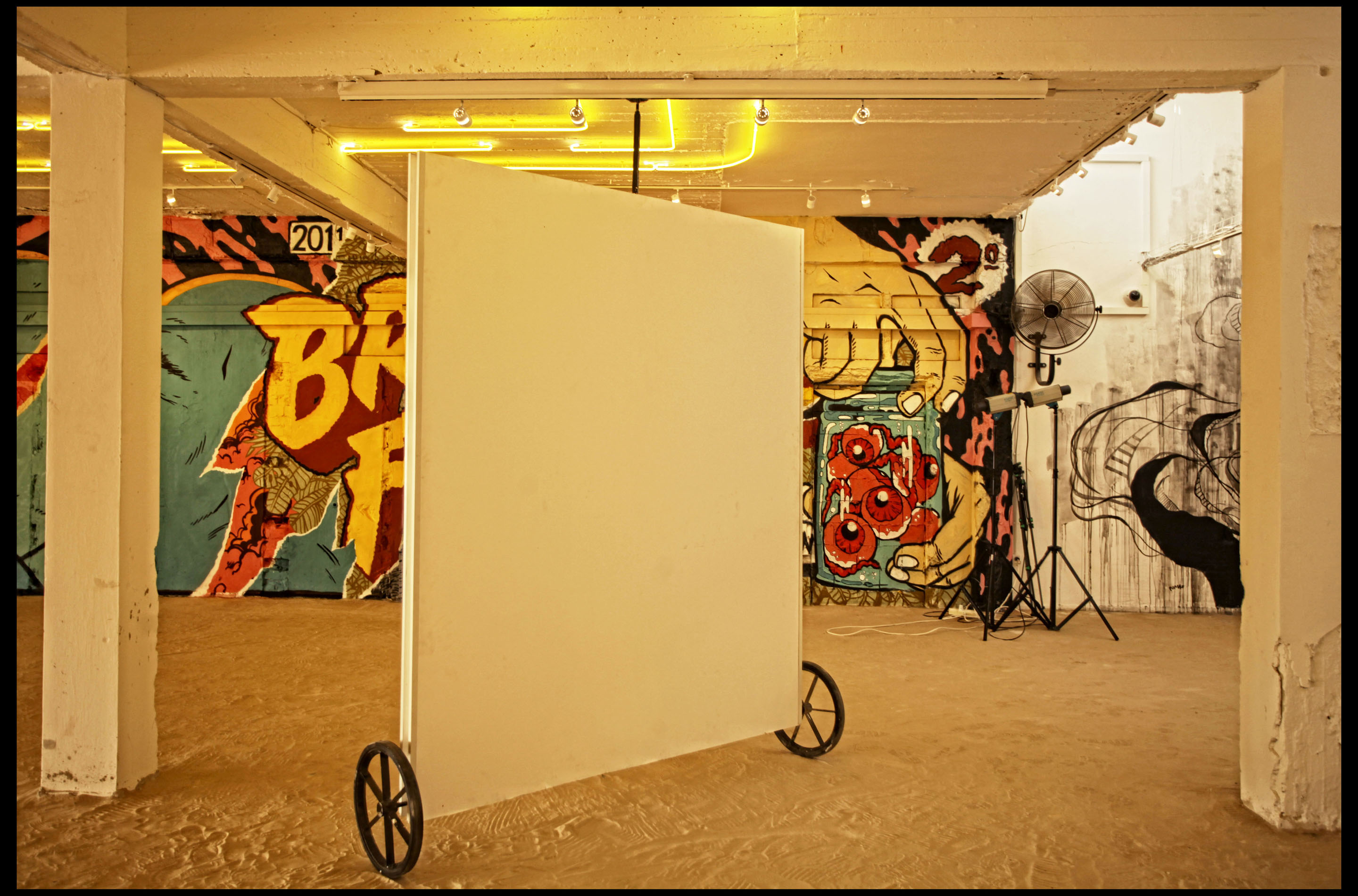 Moving wall and mural Seaside art, Art galleries design, Art gallery