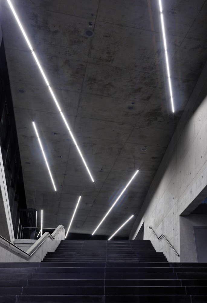 Illumination: Small Olympic Hall / pfarré lighting design