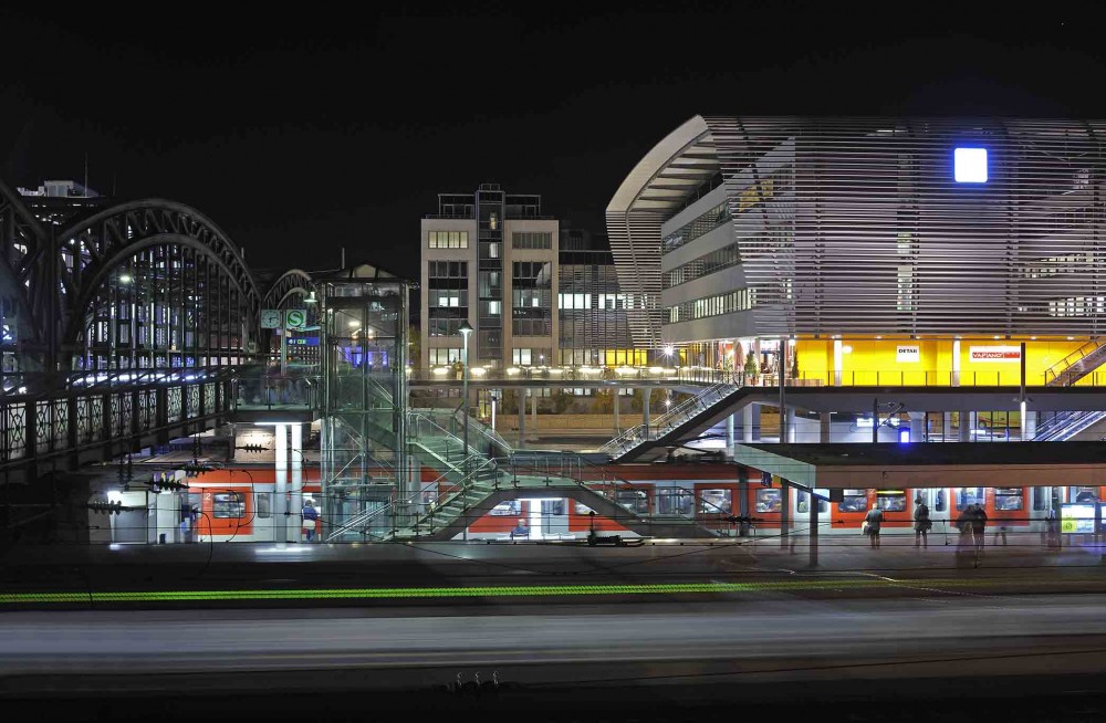 Illumination: Central Bus Terminal / pfarré lighting design