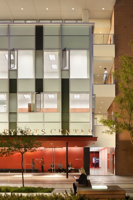 University of California Irvine Contemporary Arts Center / Ehrlich Architects