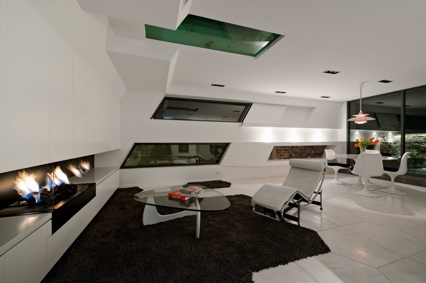 The Hive Apartment / ITN Architects